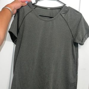 lulu lemon tshirt